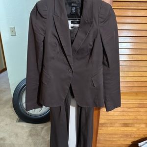 Body by Victoria women’s brown suit